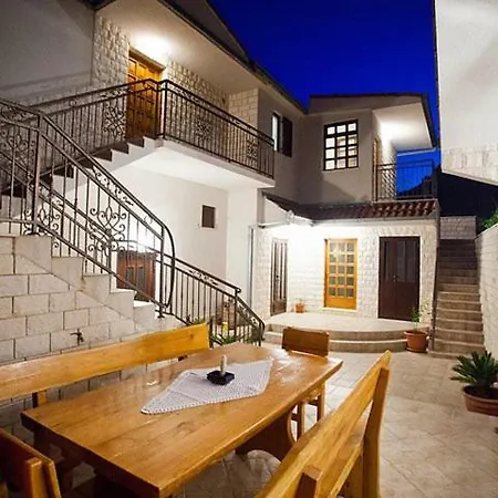 Apartment The Ana Komiza