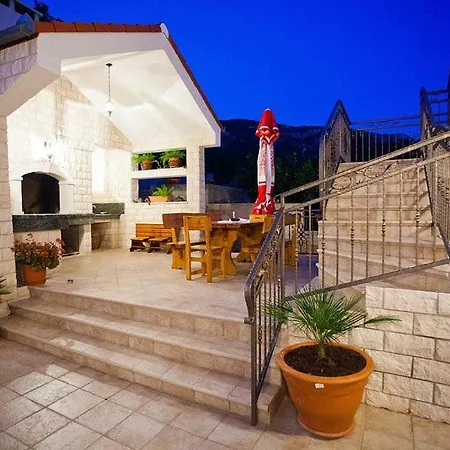 Apartment The Ana Komiza
